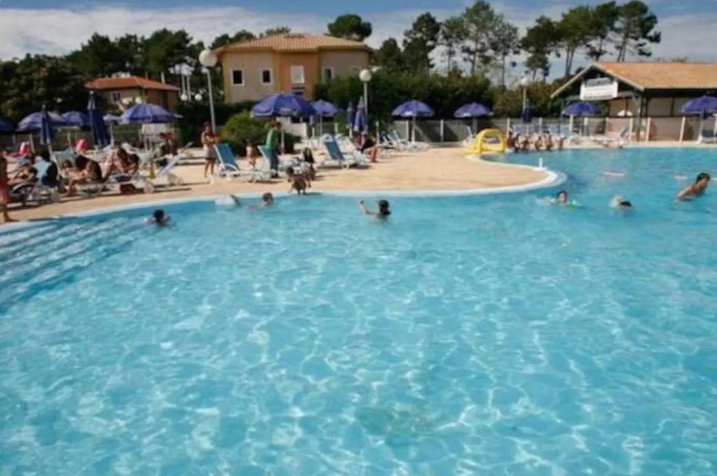 Maisonnette 5 Personnes Dans Residence Avec Piscine Сустон Екстериор снимка